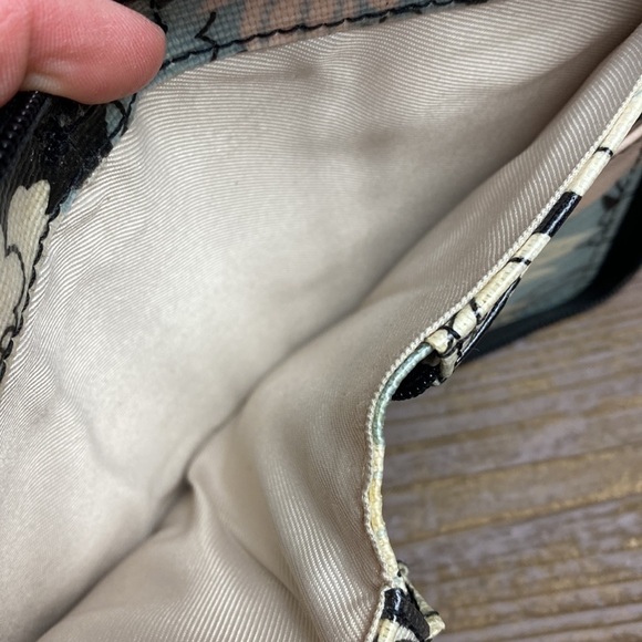 Sakroots Wristlet With Blue, Cream & Black Floral Print - Picture 7 of 7